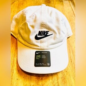 Nike Heritage White Cap